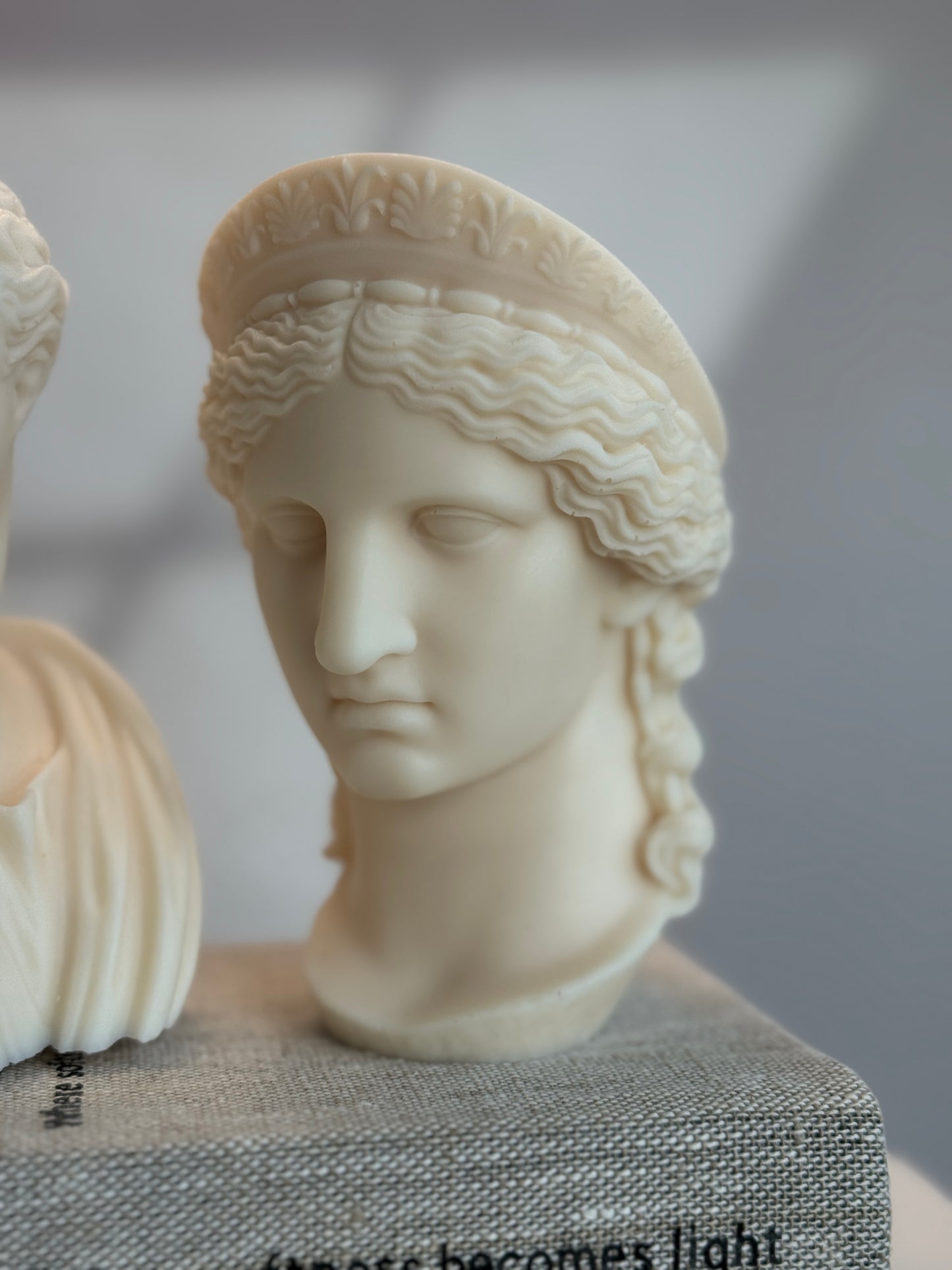 Hera & Artemis – Classical Bust Candle Collection