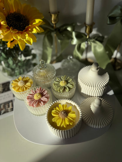 🌼 Daisy Candles Collection